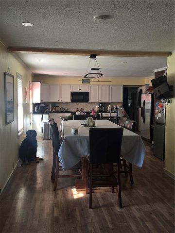8721 ELM Avenue, Kansas City, MO 64138