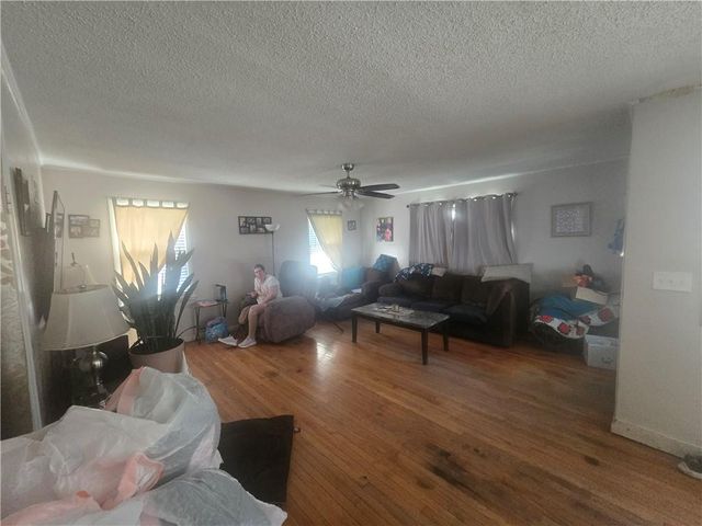 8721 ELM Avenue, Kansas City, MO 64138