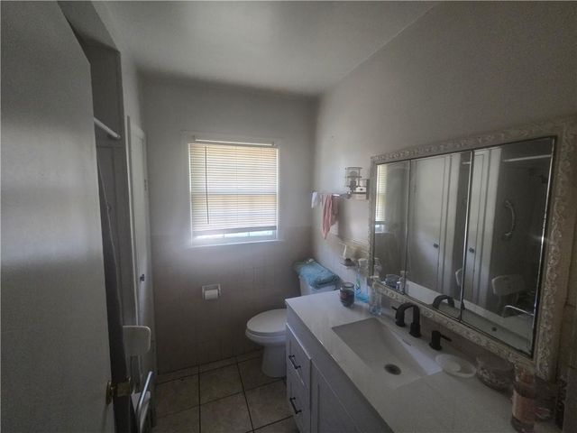 8721 ELM Avenue, Kansas City, MO 64138