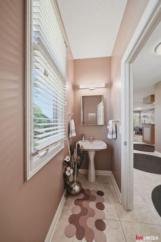 2932 Park Place Court, Lincoln, NE 68506
