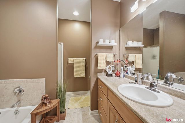 2932 Park Place Court, Lincoln, NE 68506