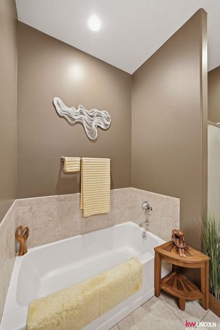 2932 Park Place Court, Lincoln, NE 68506