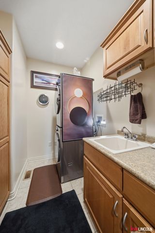 2932 Park Place Court, Lincoln, NE 68506