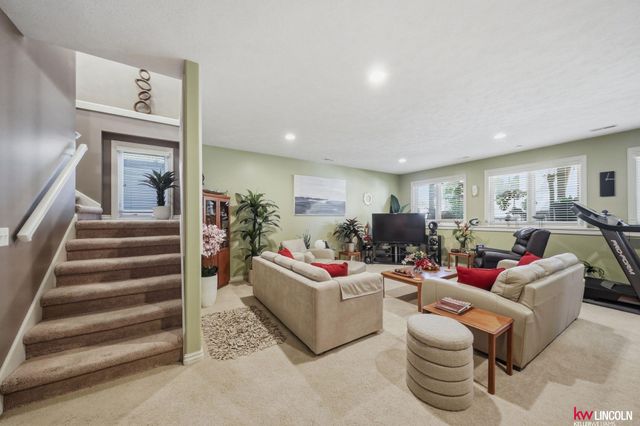 2932 Park Place Court, Lincoln, NE 68506