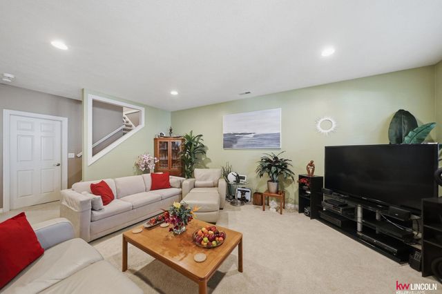 2932 Park Place Court, Lincoln, NE 68506