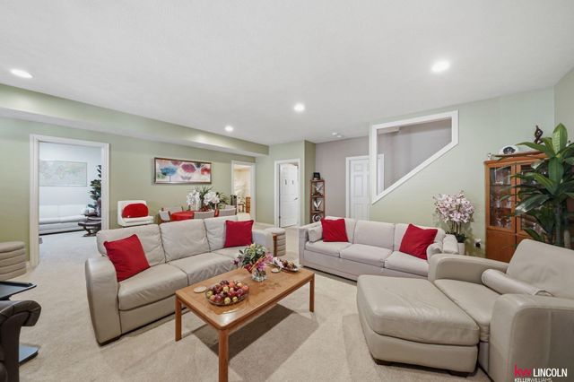 2932 Park Place Court, Lincoln, NE 68506