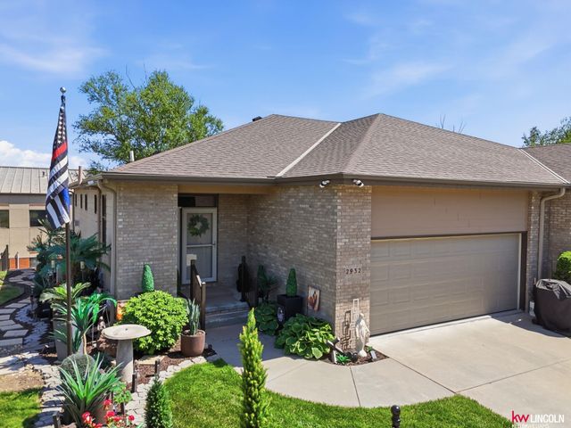 2932 Park Place Court, Lincoln, NE 68506