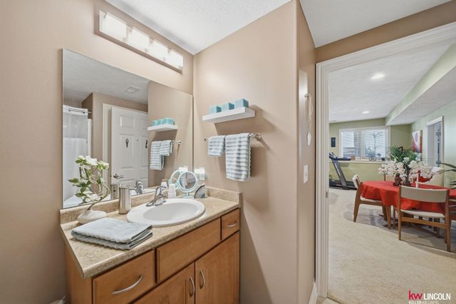 2932 Park Place Court, Lincoln, NE 68506