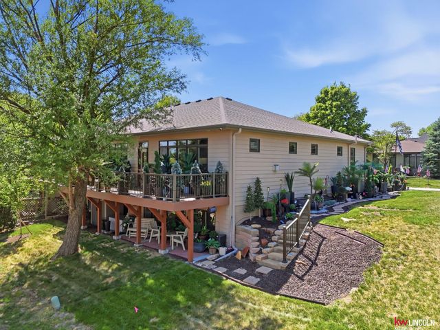 2932 Park Place Court, Lincoln, NE 68506