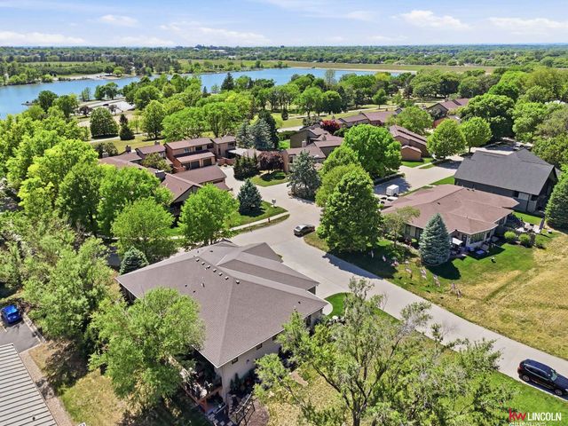 2932 Park Place Court, Lincoln, NE 68506
