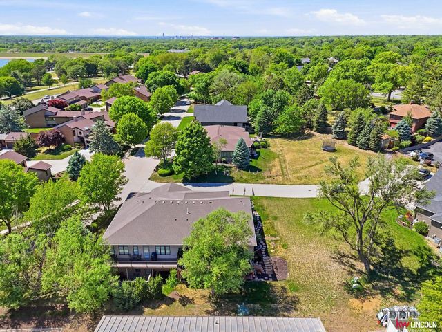 2932 Park Place Court, Lincoln, NE 68506