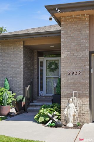 2932 Park Place Court, Lincoln, NE 68506