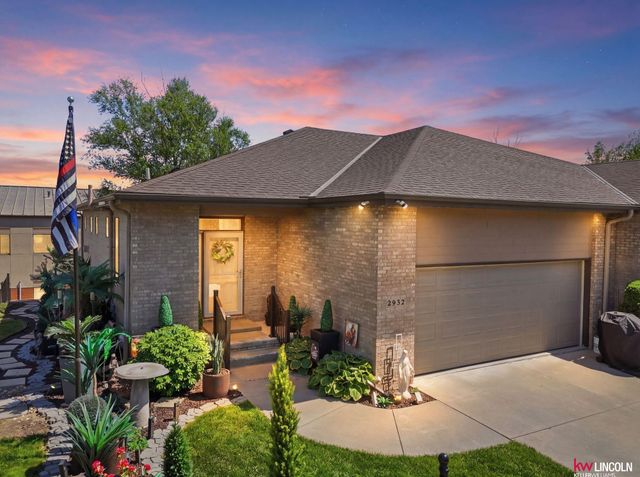 2932 Park Place Court, Lincoln, NE 68506