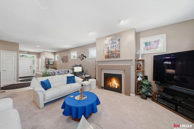 2932 Park Place Court, Lincoln, NE 68506
