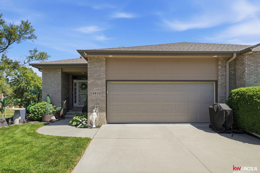 2932 Park Place Court, Lincoln, NE 68506