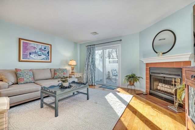 1206 Lagrange St 1206, Boston, MA 02467