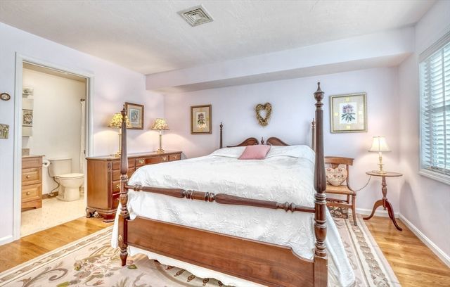 1206 Lagrange St 1206, Boston, MA 02467