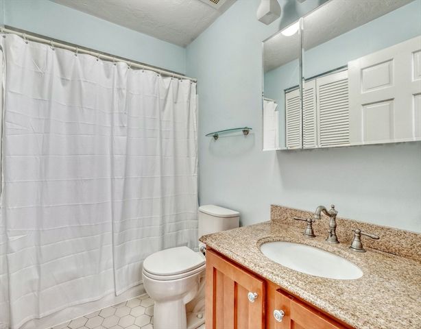 1206 Lagrange St 1206, Boston, MA 02467