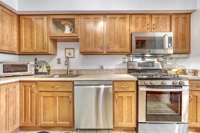 1206 Lagrange St 1206, Boston, MA 02467