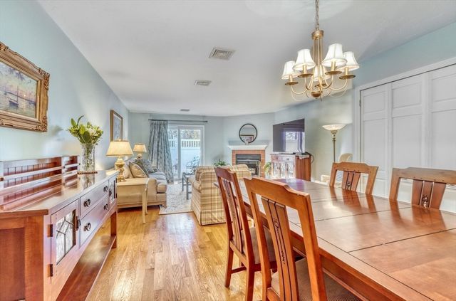 1206 Lagrange St 1206, Boston, MA 02467