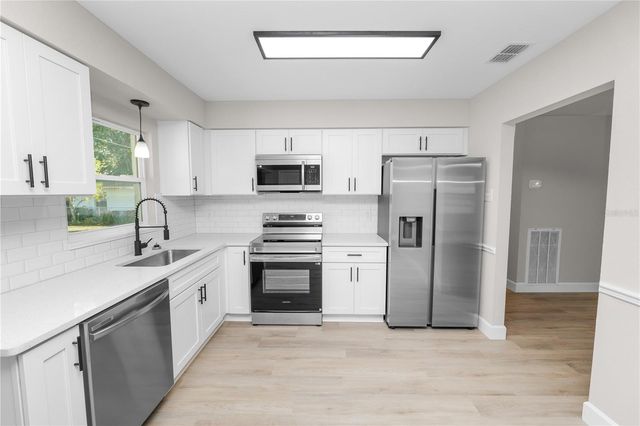 1208 BLAKE AVENUE, Auburndale, FL 33823