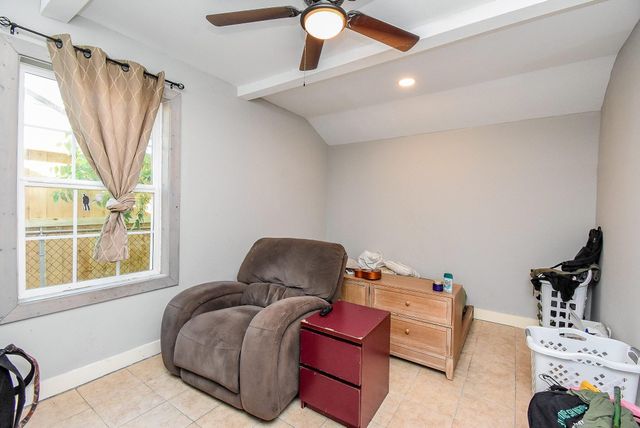 1303 W Ellaine Avenue, Pasadena, TX 77506
