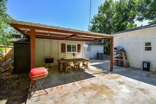 1303 W Ellaine Avenue, Pasadena, TX 77506