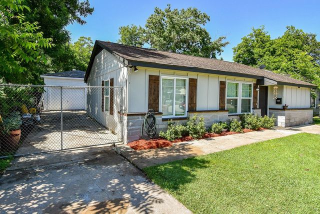 1303 W Ellaine Avenue, Pasadena, TX 77506