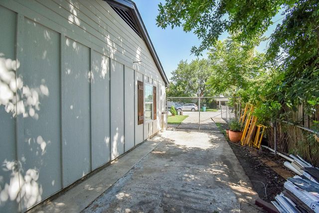 1303 W Ellaine Avenue, Pasadena, TX 77506