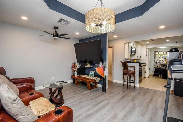 1303 W Ellaine Avenue, Pasadena, TX 77506