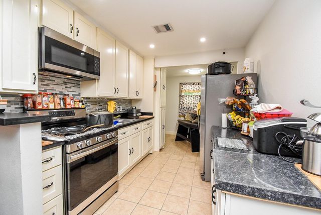 1303 W Ellaine Avenue, Pasadena, TX 77506