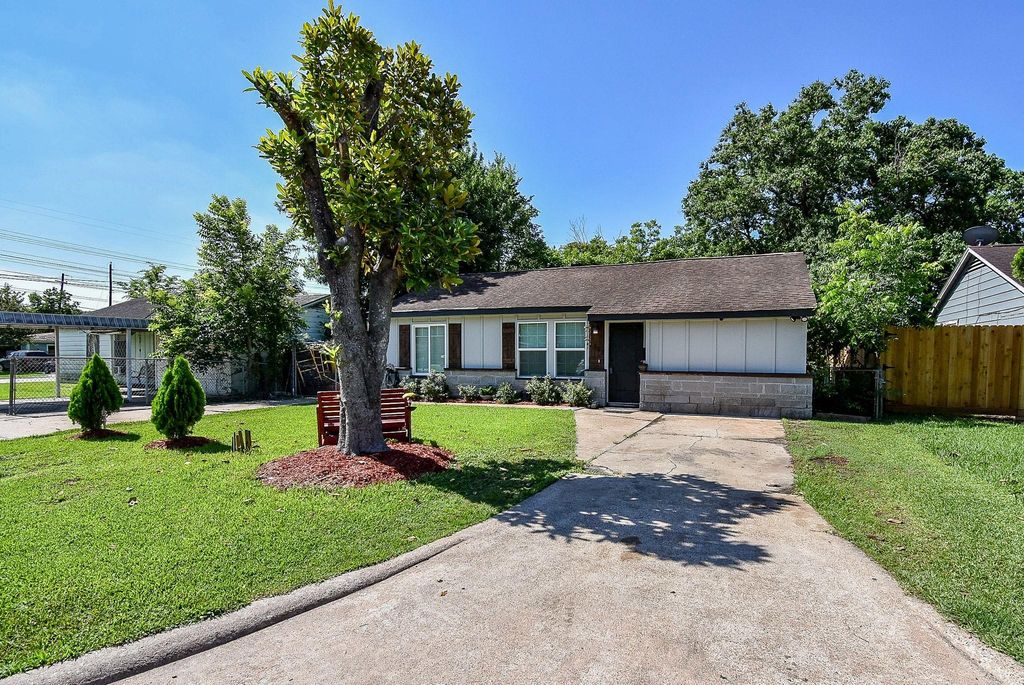 1303 W Ellaine Avenue, Pasadena, TX 77506