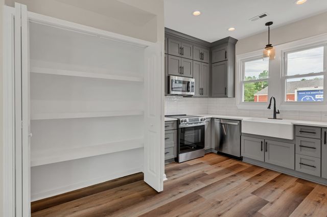 601 S Russell St, Portland, TN 37148