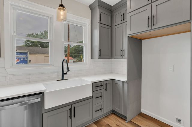 601 S Russell St, Portland, TN 37148