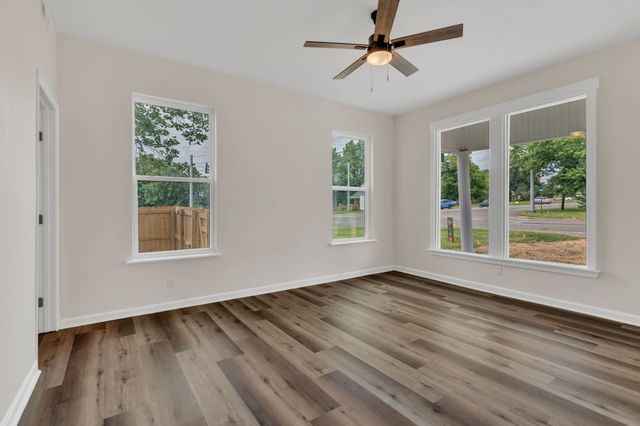 601 S Russell St, Portland, TN 37148