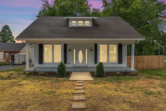 601 S Russell St, Portland, TN 37148