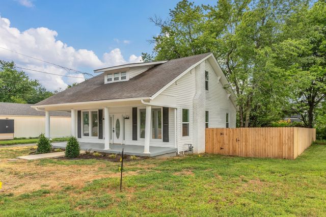 601 S Russell St, Portland, TN 37148