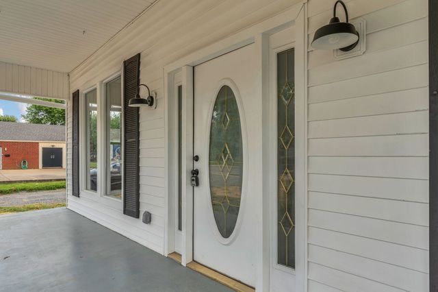 601 S Russell St, Portland, TN 37148