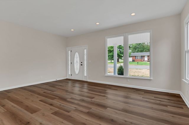 601 S Russell St, Portland, TN 37148