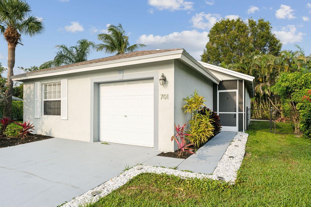 701 Key West Street, Boynton Beach, FL 33426