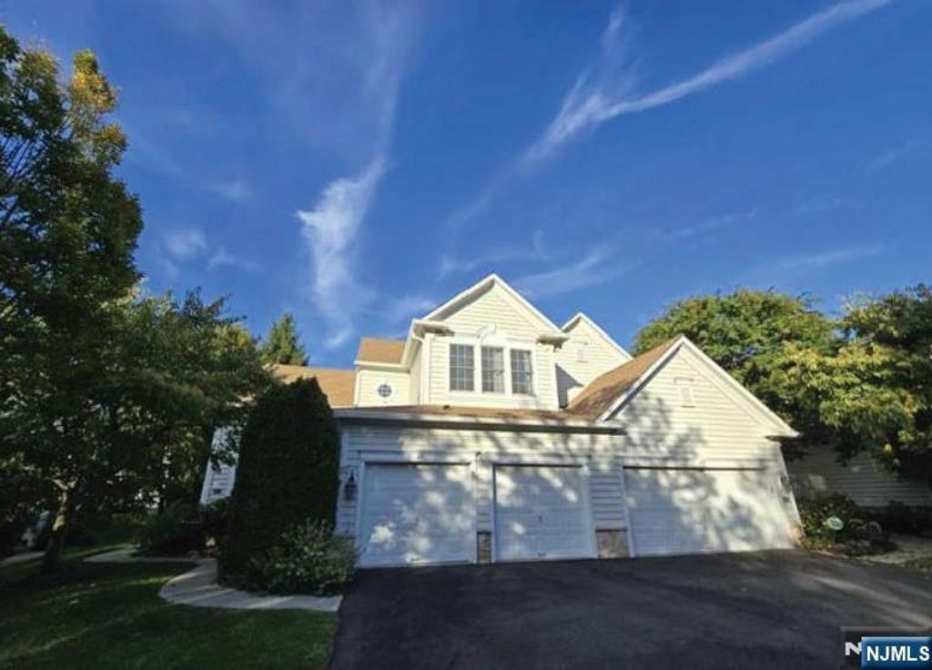 68 Buckthorn Court, Paramus, NJ 07652