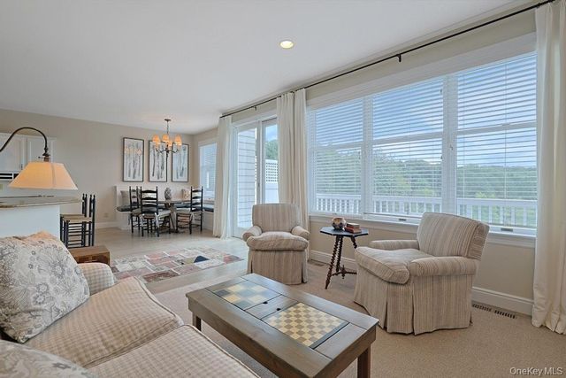 29 Country Club Lane, Pleasantville, NY 10570
