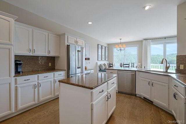 29 Country Club Lane, Pleasantville, NY 10570