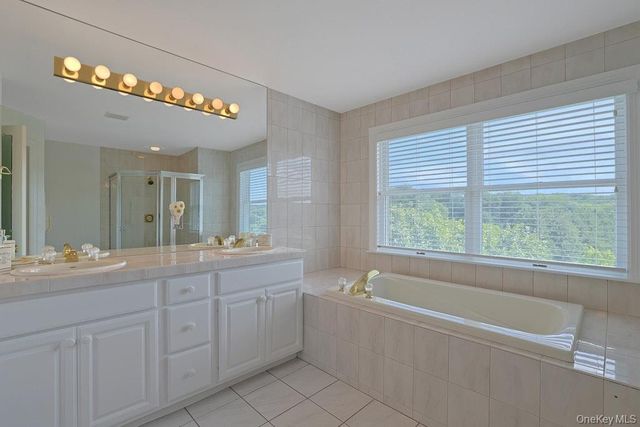 29 Country Club Lane, Pleasantville, NY 10570