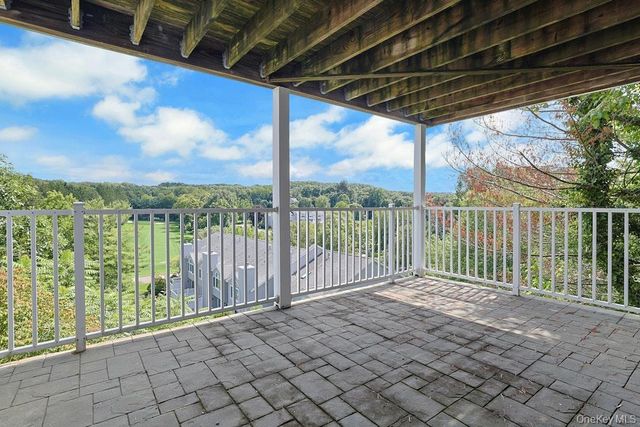 29 Country Club Lane, Pleasantville, NY 10570