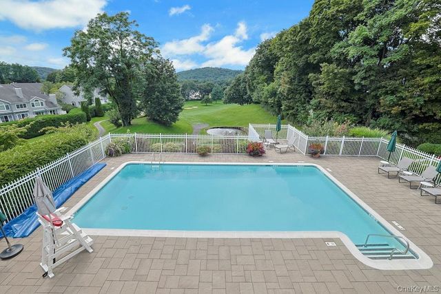 29 Country Club Lane, Pleasantville, NY 10570