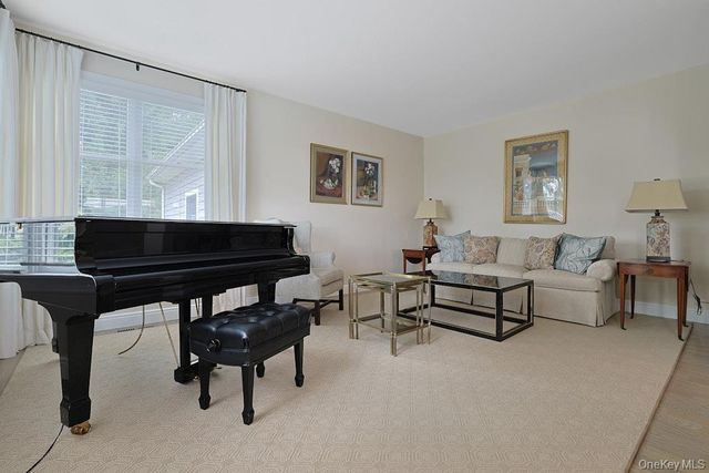 29 Country Club Lane, Pleasantville, NY 10570