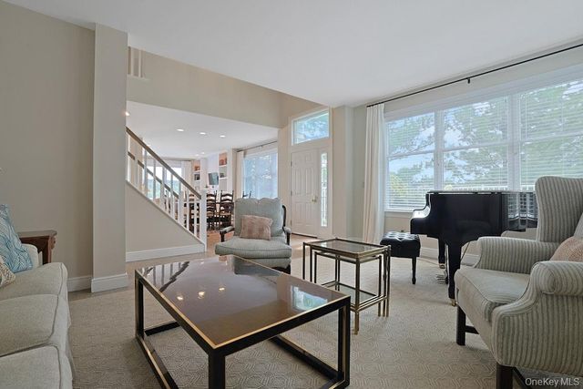 29 Country Club Lane, Pleasantville, NY 10570