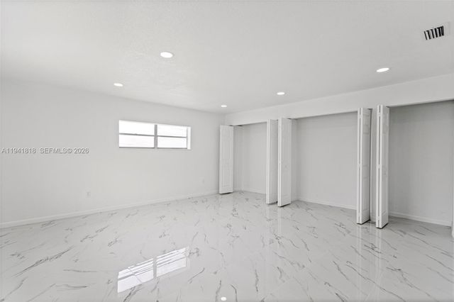 988 NW 10th St, Hallandale Beach, FL 33009