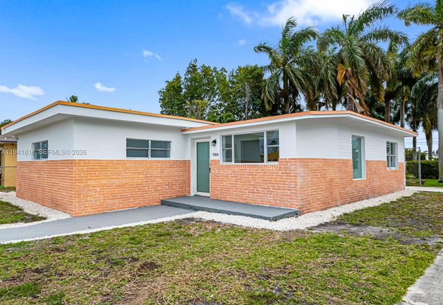 988 NW 10th St, Hallandale Beach, FL 33009